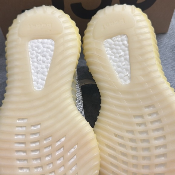 Adidas Yeezy Boost 350 V2 Yeshaya Non-reflective 
Unisex Running
Sq 6 men - Picture 5 of 7